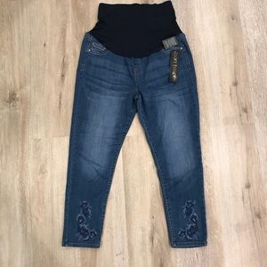 Celebrity Pink maternity jean capris